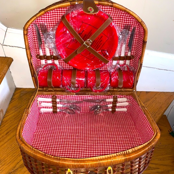 Wicker picnic basket - Picture 1 of 9